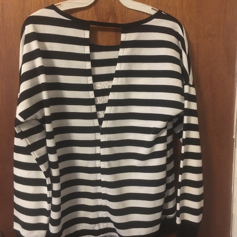 Sweatshirt EUC - Picture 2 of 3